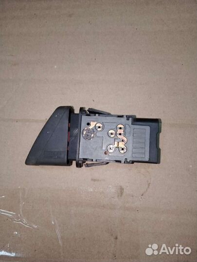 Кнопка аварийной сигнализации Mazda Protege