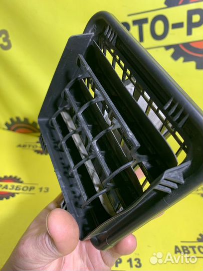 Решетка вентиляционная задняя правая Kia Ceed 3 CD