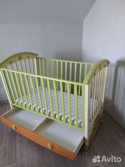 Детская кровать с матрасом