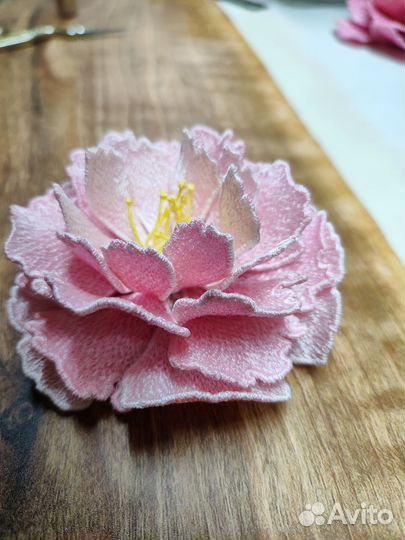 Брошь вышитая 