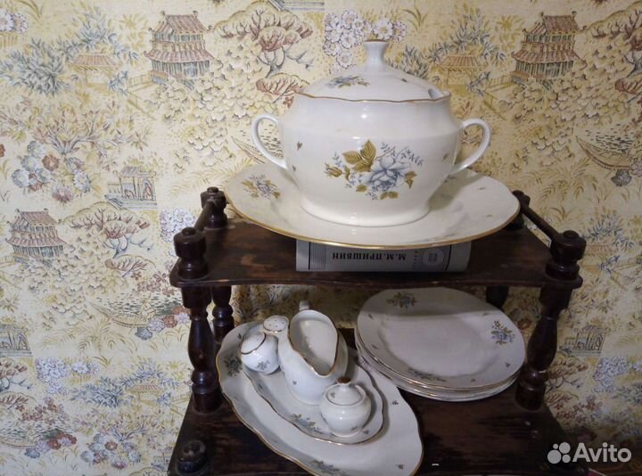 Часть из набора столовой посуды