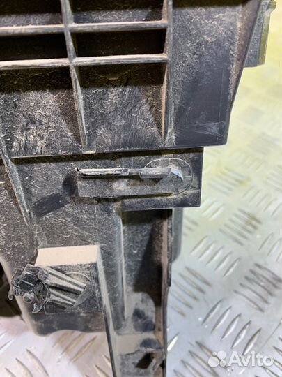 Корпус воздушного фильтра Toyota Hilux (2015-2021)