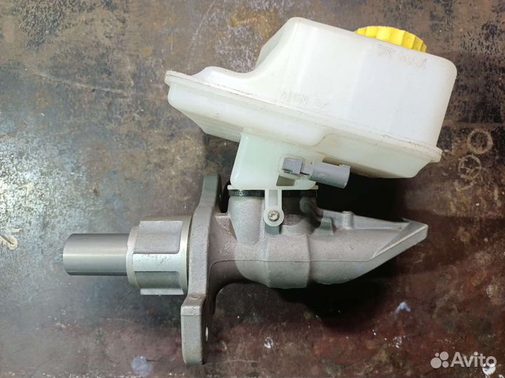 Главный тормозной цилиндр Jeep 68207364AA