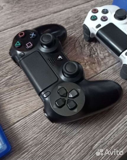 Sony PS4. Гарантия, два геймпада