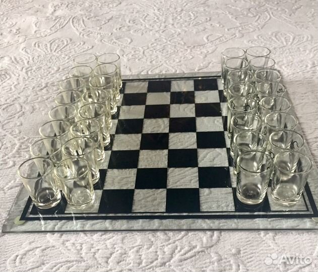 Шахматы (пьяные) стеклянные стаканчики размер доск