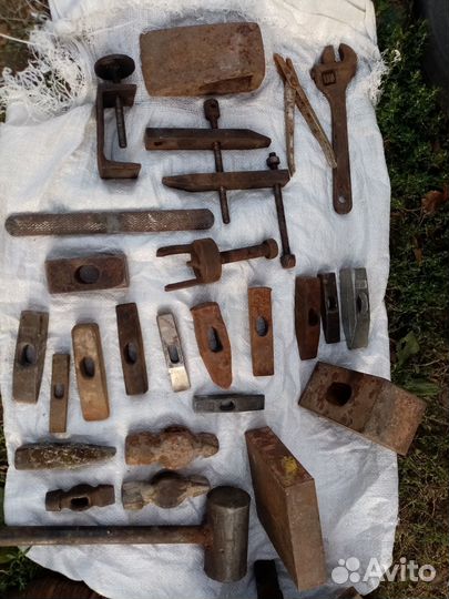 Молотки, газовые ключи, топоры