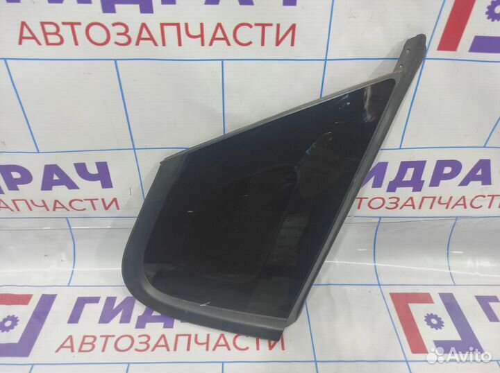 Стекло кузовное глухое правое Kia Optima (JF) 8782