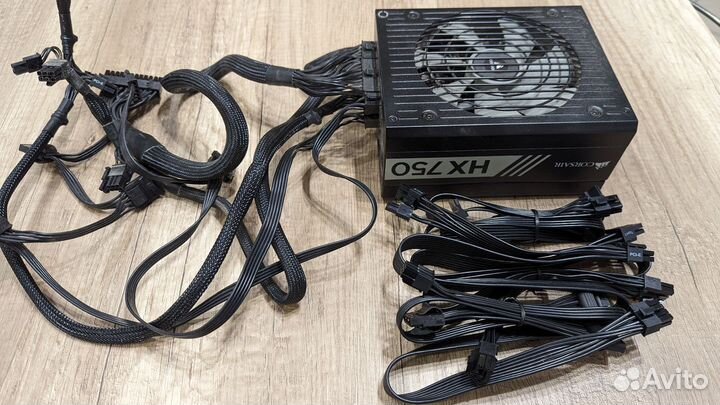 Блок питания Corsair HX750