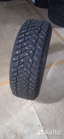 Yokohama IceGuard Stud IG65 215/65 R16