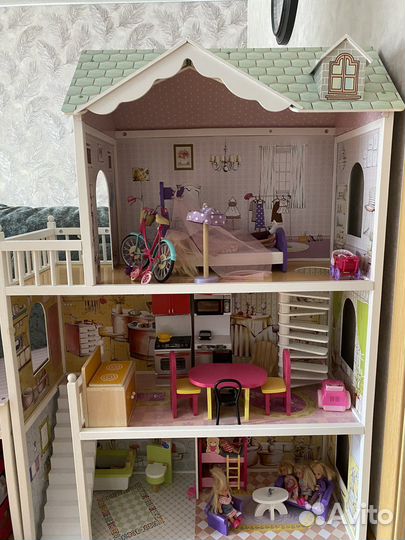 Кукольный домик с мебелью