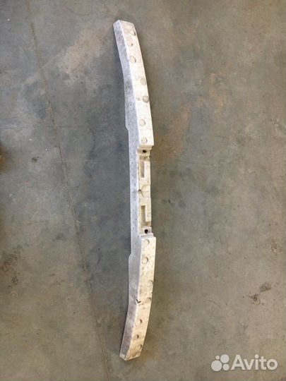 Абсорбер переднего бампера Nissan Cedric