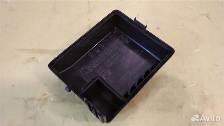 Крышка блока предохранителей mitsubishi grandis N