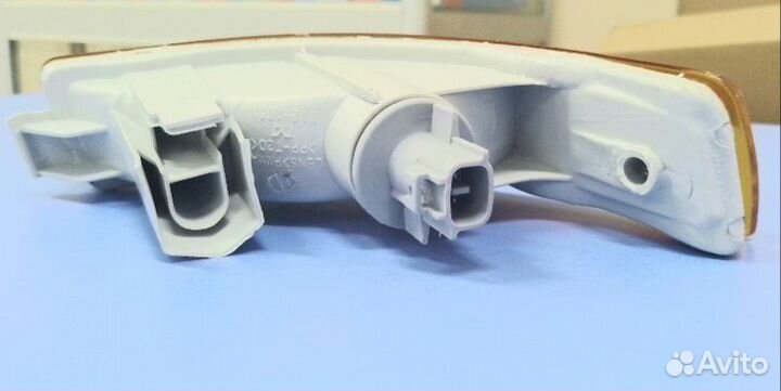 Указатель поворота передний левый Toyota Corolla