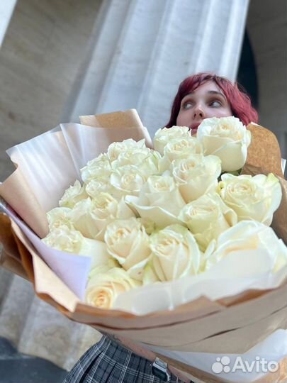 Букет белых роз 25 штук