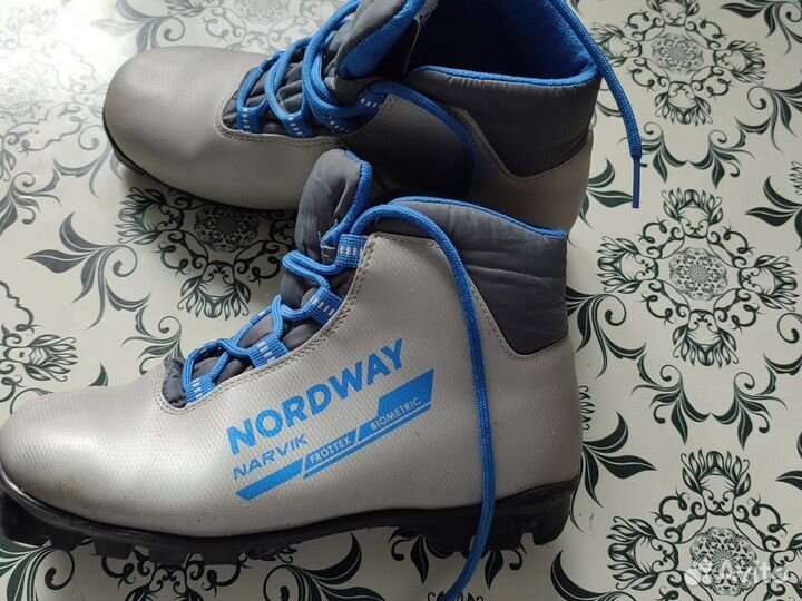 Лыжные ботинки