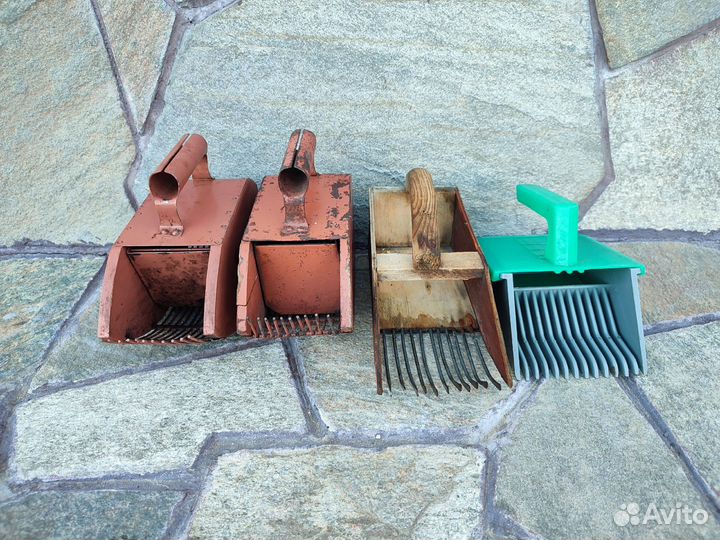 Комбайны, совки ручные для сбора ягод, СССР