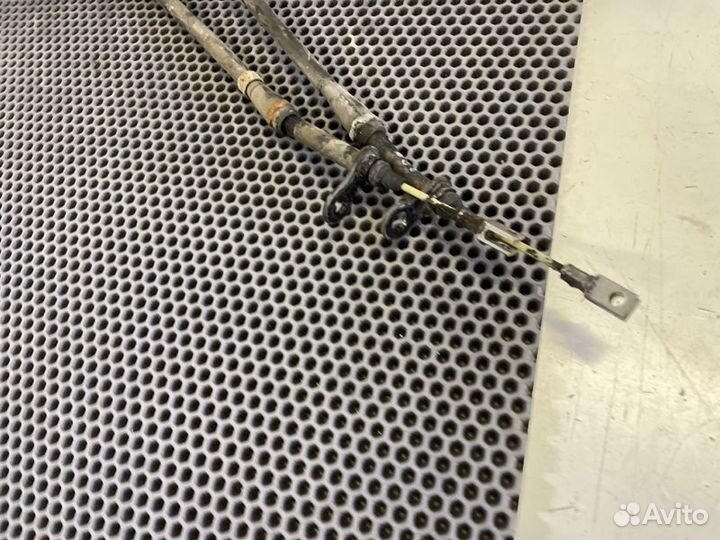 Трос ручника задний Infiniti Q70 Y51