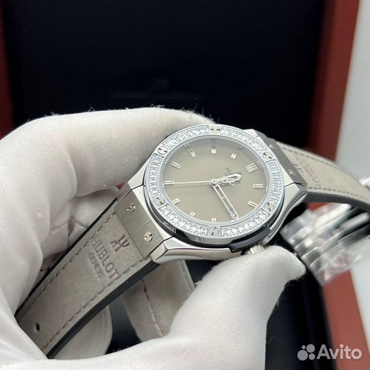 Часы женские Hublot