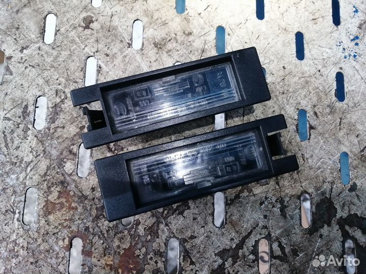 Плафон подсветки номера Opel Zafira B