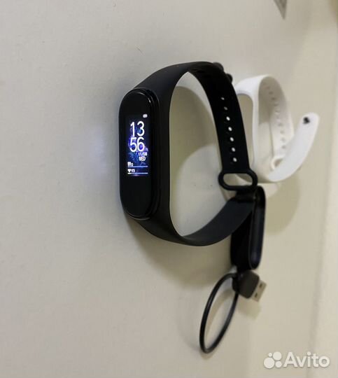 Xiaomi Mi SMART Band 4 + дополнительный браслет