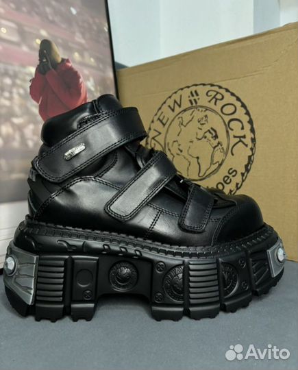 New rock tank на руках