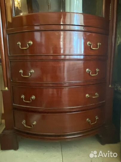 Шкаф-витрина из ценных пород дерева