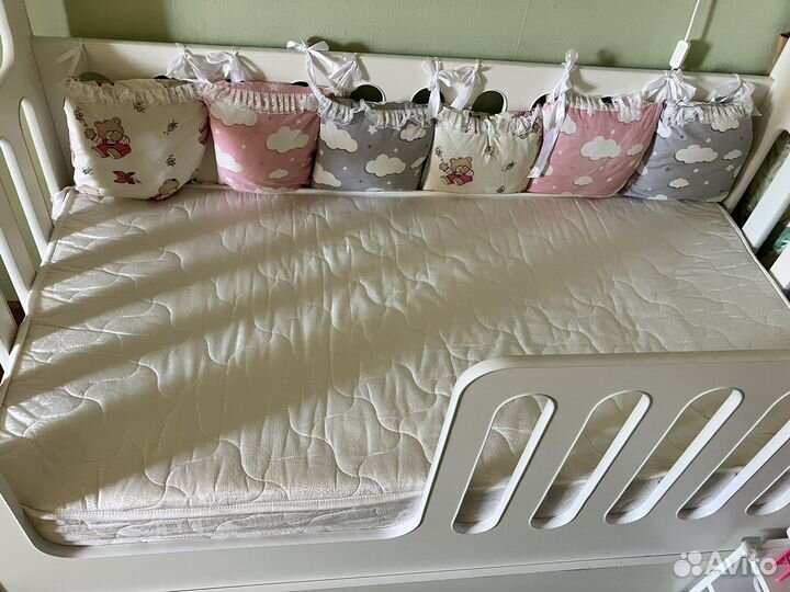 Детская кровать Домик с матрасом