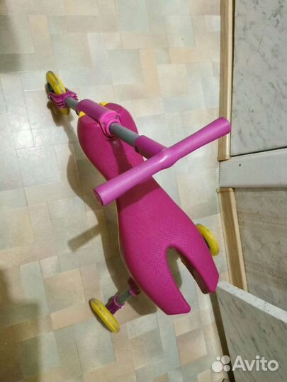 Беговел трехколесный детям с 1 до 2 лет