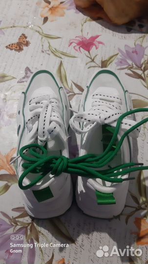 Кроссовки женские 37 размер новые