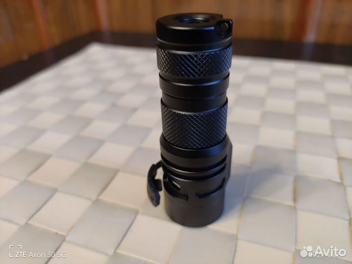 Продаю фонарь Astrolux s42