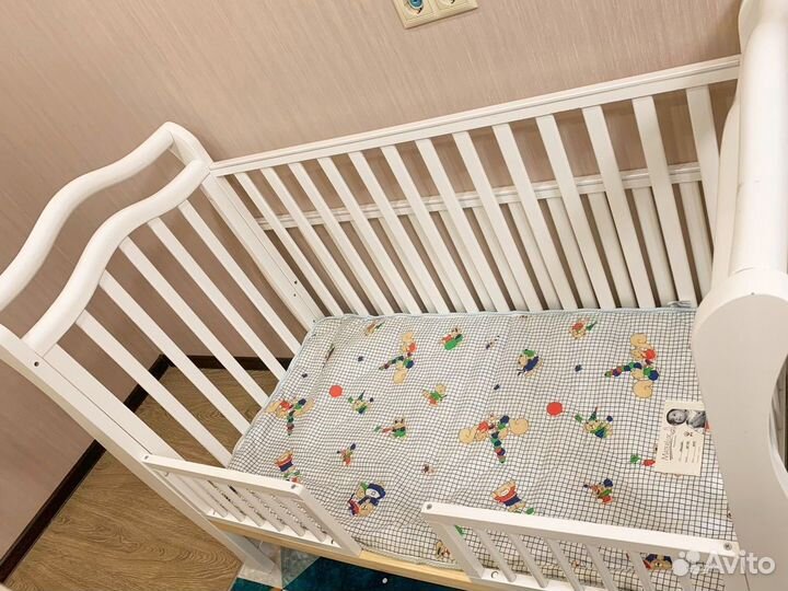 Детская кроватка с маятником Giovanni