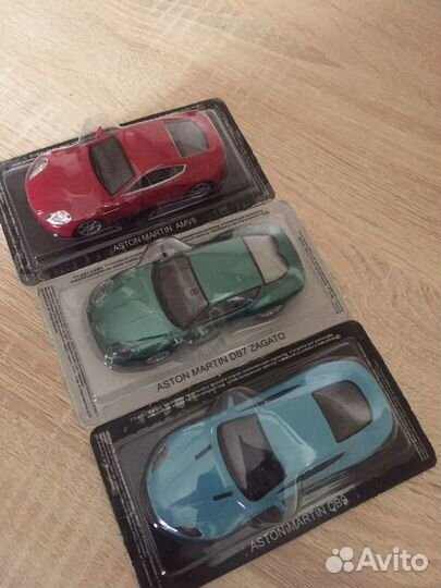 Модель автомобиля aston martin 1/43