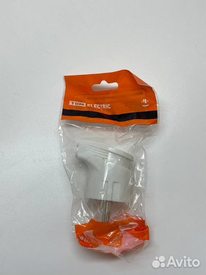 Вилка угловая с/з белая 16А 250В TDM