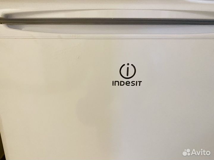 Холодильник маленький с морозилкой indesit MT 08
