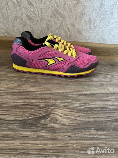 Кроссовки новые