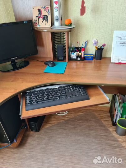 Продам компьютерный стол