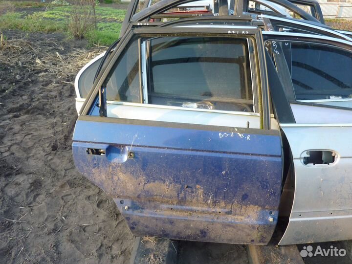 Volkswagen Passat B3 дверь задняя правая седан