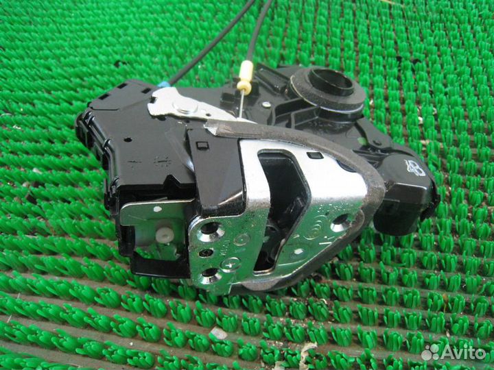 Замок двери передней правой Toyota Verso R2 2015