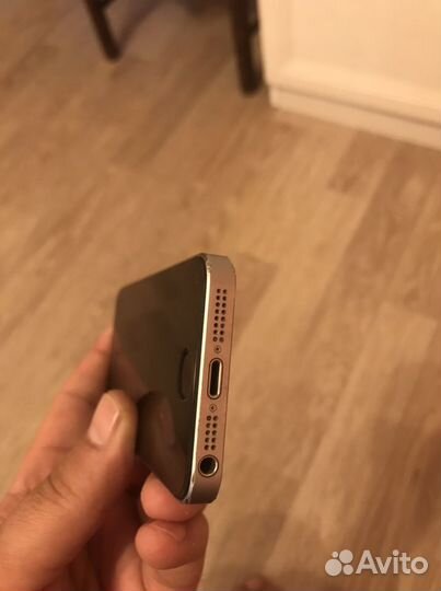 iPhone SE, 32 ГБ