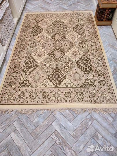 Два вискозных ковра