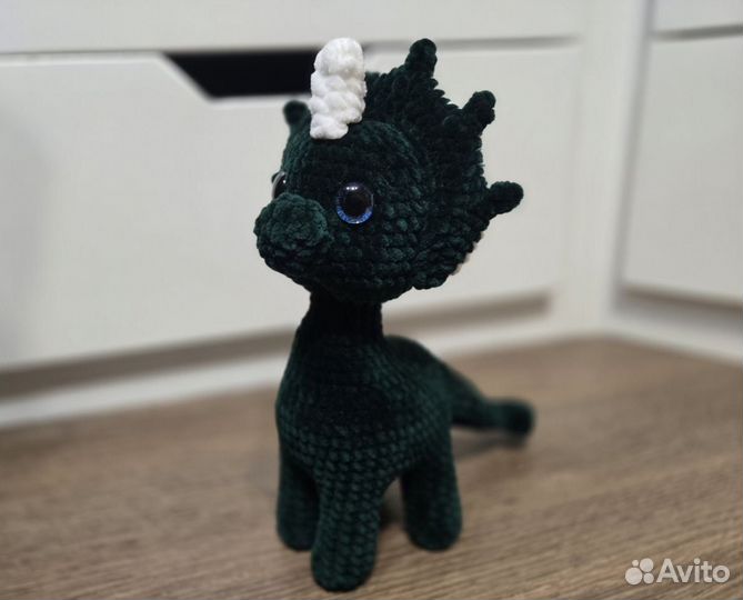 Плюшевый динозавр, изумрудный