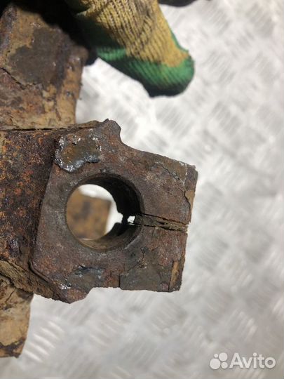 Кулак поворотный передний левый Opel Astra H