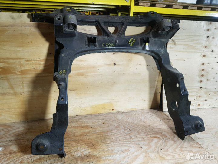 Балка поперечная передняя Mercedes-Benz B-Class