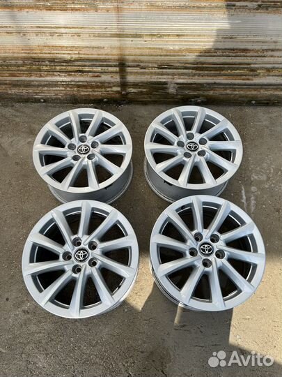 Toyota Camry 70 оригинал + датчики давления