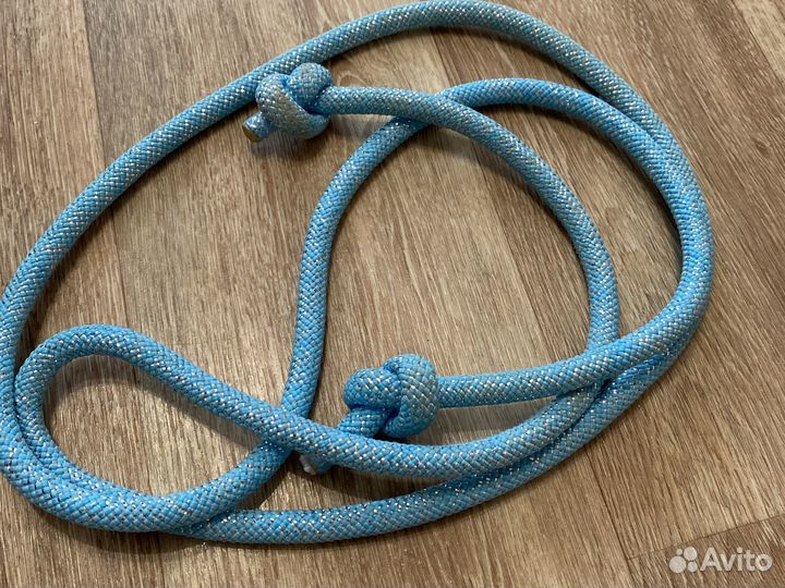 Гимнастическая скакалка