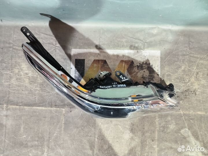 Тойота Фортунер 2015- Фара правая LED 31998