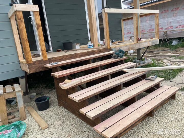 Строительная бригада плотники строительство