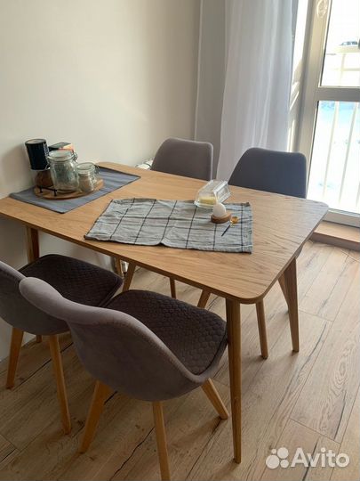 Стол обеденный из массива