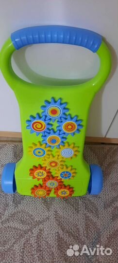 Каталка с шестеренками движущимися