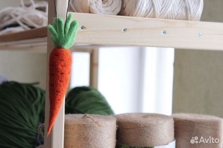 Морковь. Подвеска из натуральной шерсти